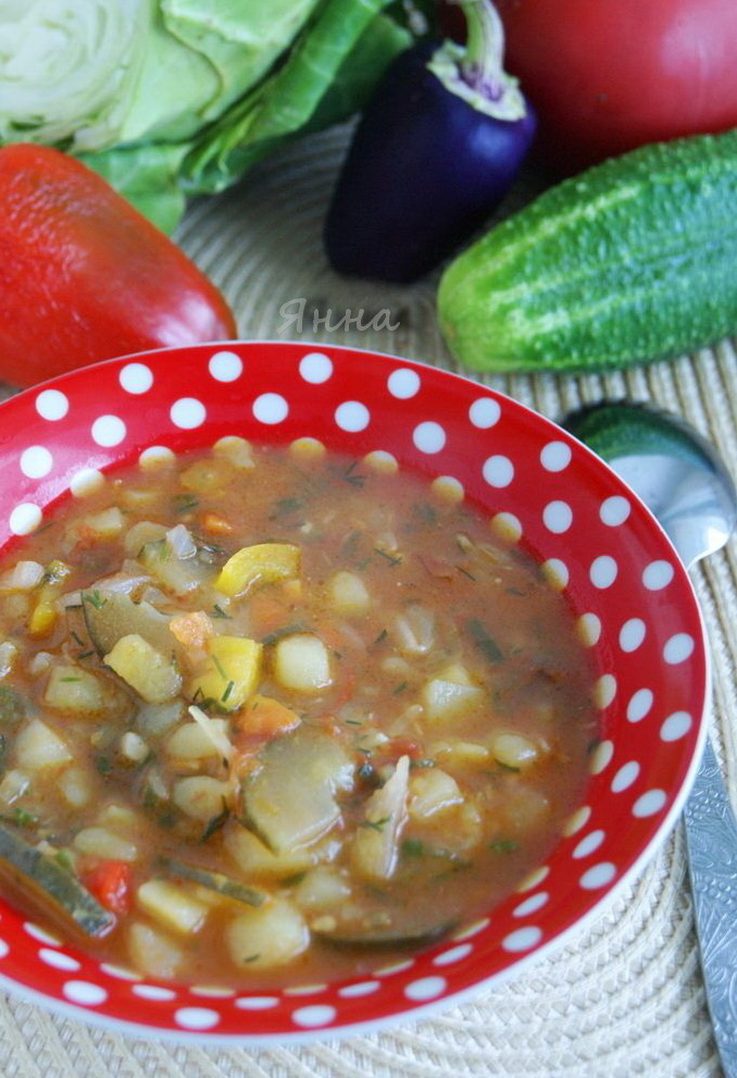 Фото автора. Овощной суп с огурцами.