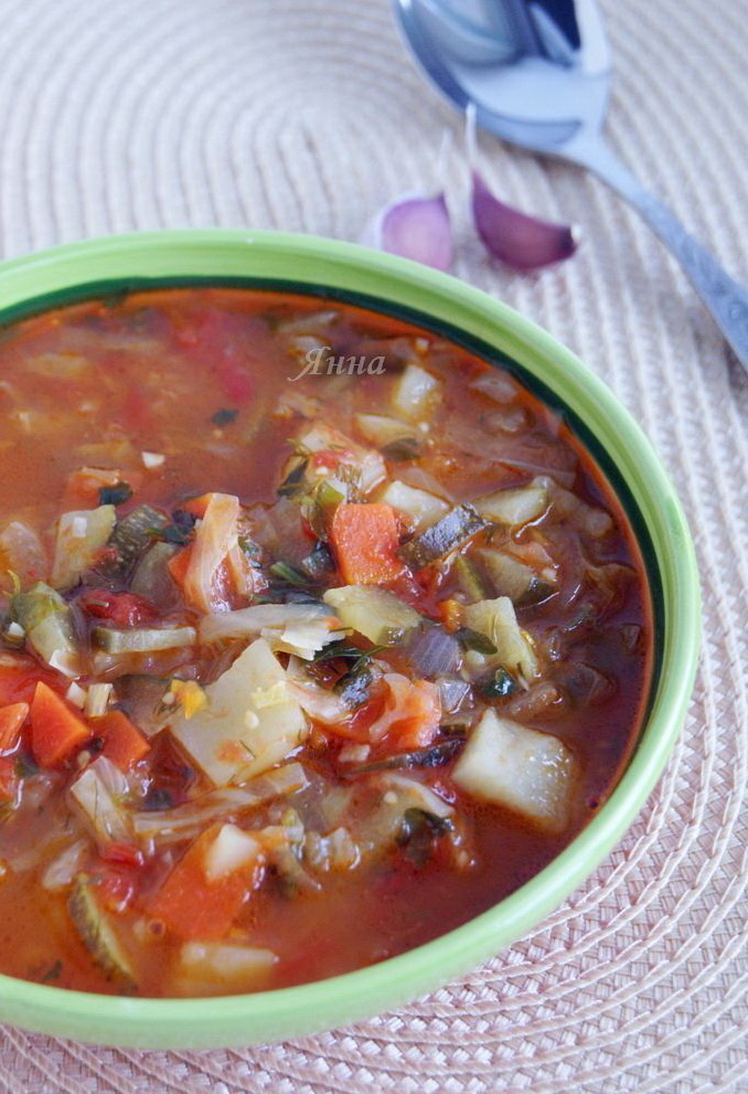 Фото автора. Овощной суп с огурцами.