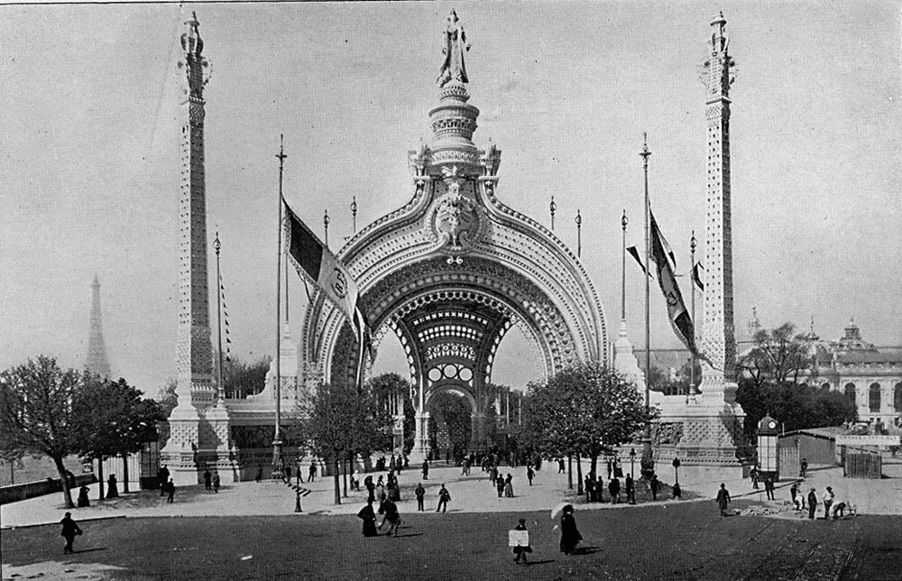 Различные виды на выставку. Главный вход.