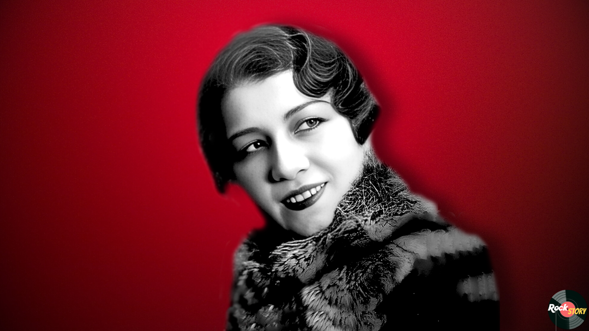 На фотографии: Лидия Русланова 