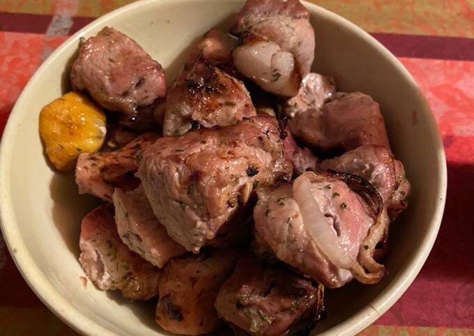 Пивной шашлык из свинины: Секрет мяса, которое тает во рту. Маринуем по-баварски!