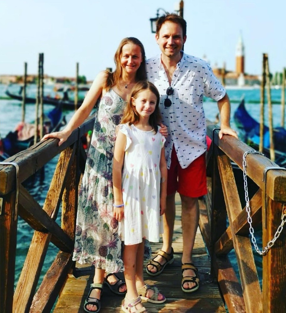 Яна Сексте и её второй муж Дмитрий Марин с их дочерью Анной