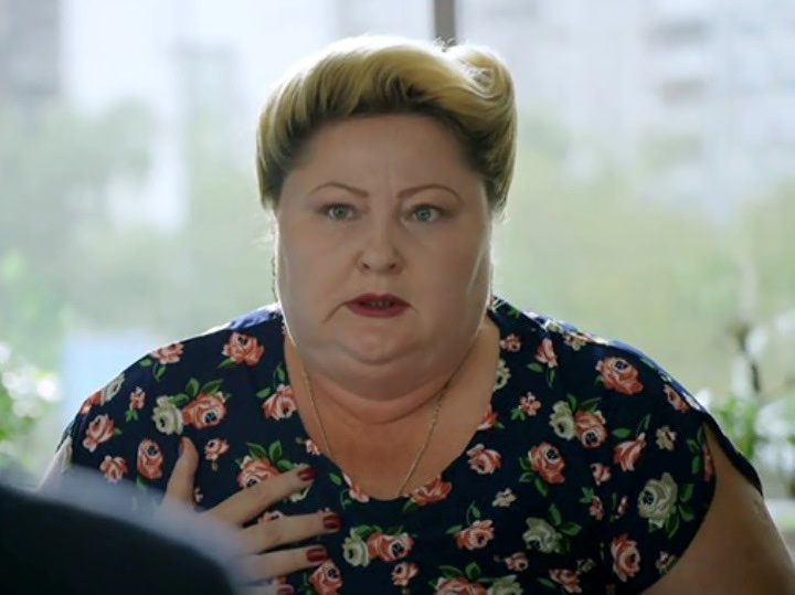 Юлия Сулес, кадр из сериала «Свадьбы и разводы»