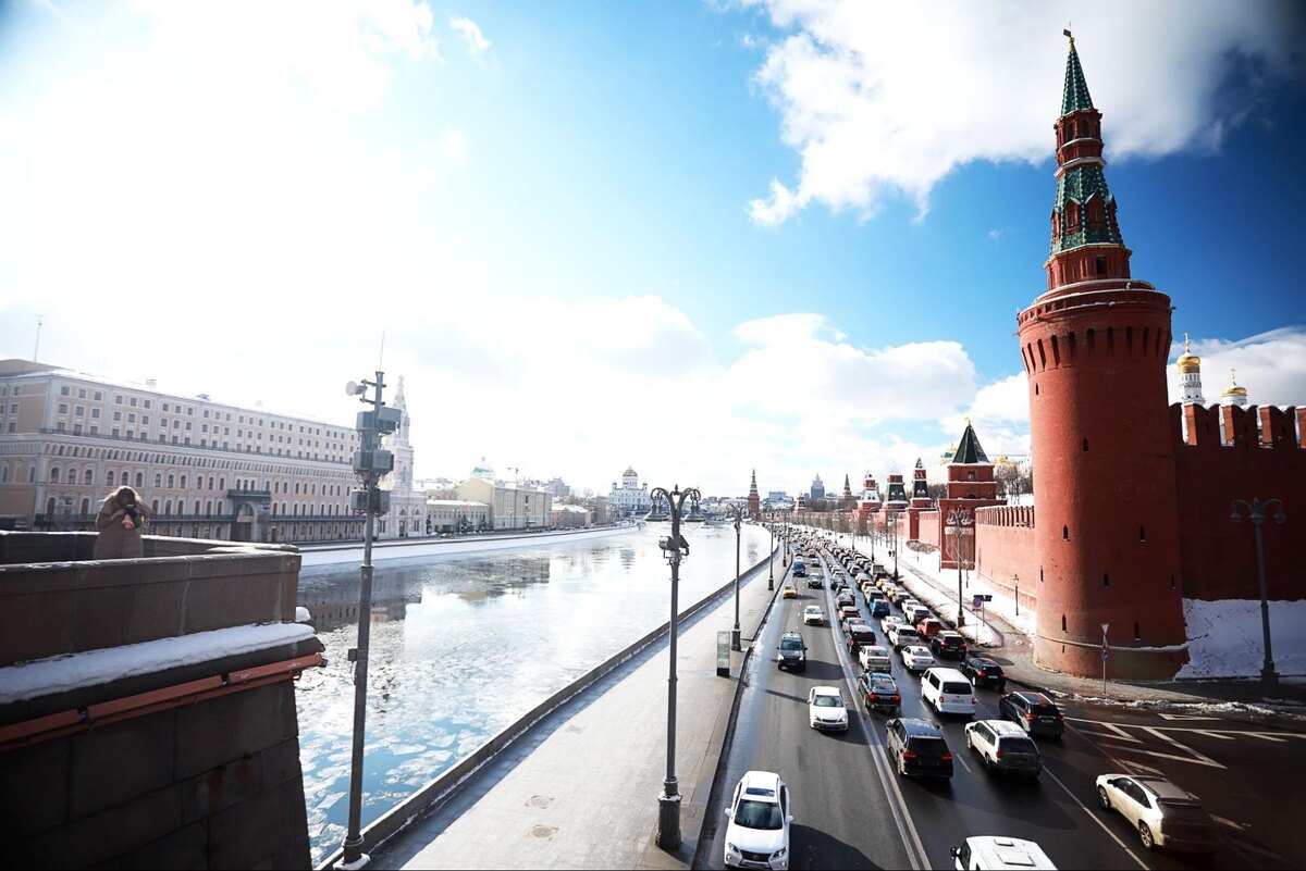 Продажа биткоина в Москве 2025: безопасные варианты обмена
