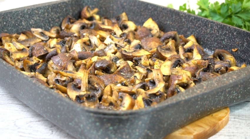 Гарнир, который съедят быстрее Стейка. По-другому шампиньоны не готовлю, только так: кто пробуют остаются в восторге