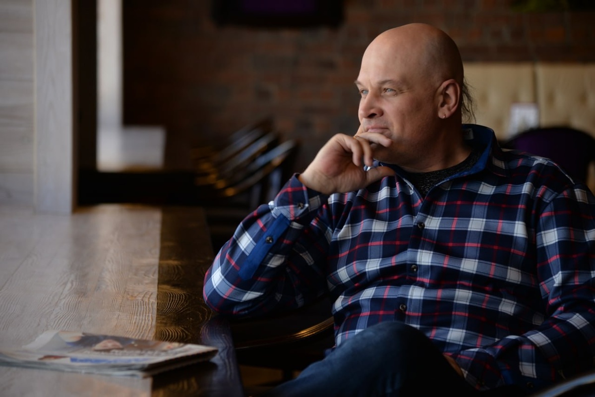 Лидер коллектива РЫБА ПИЛА Евгений Серебряков (Джон Глюк). Трибьют Нику Рок-н-Роллу