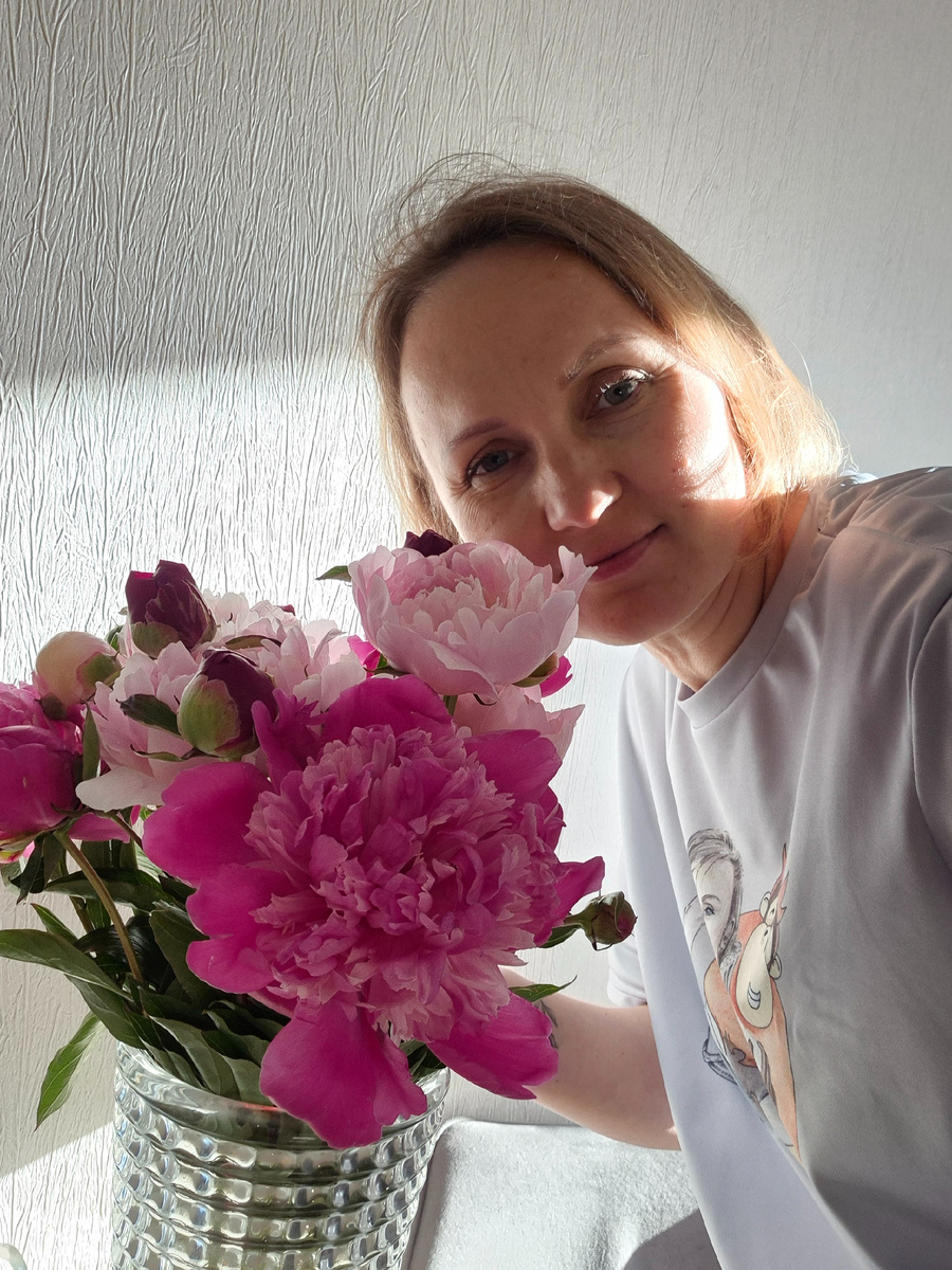 Дети со мной уже не фотографируются)) Поэтому с цветочками