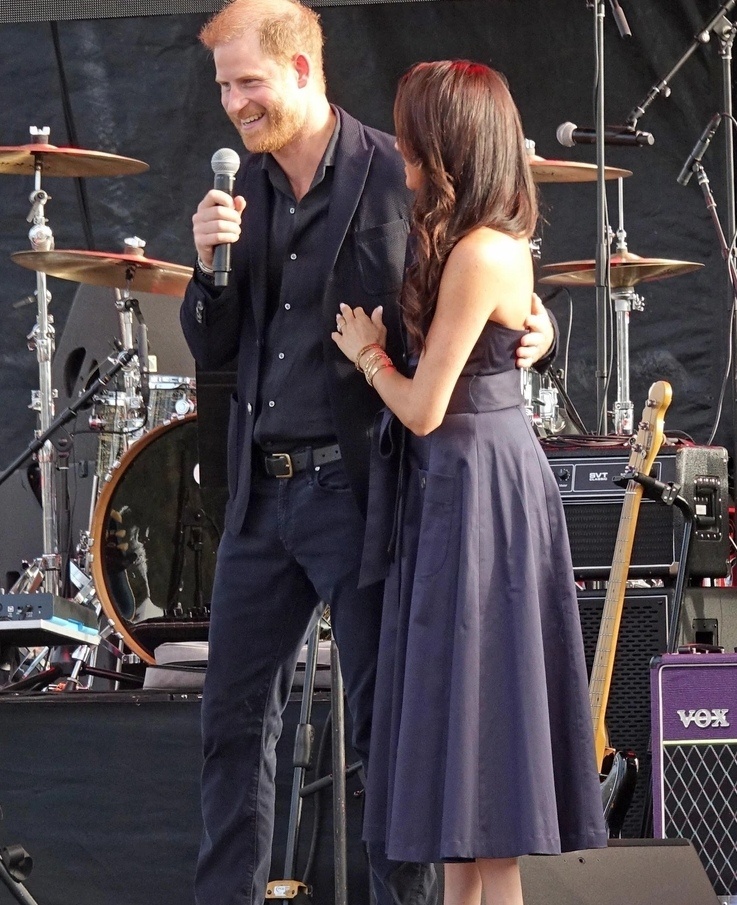 Меган и Гарри, явно, старались продемонстрировать свою романтичность и непосредственность. 