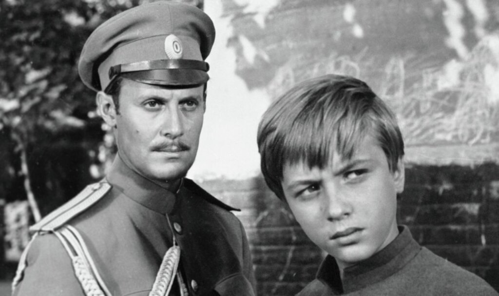 Юрий Соломин (слева) в фильме "Адъютант его превосходительства"