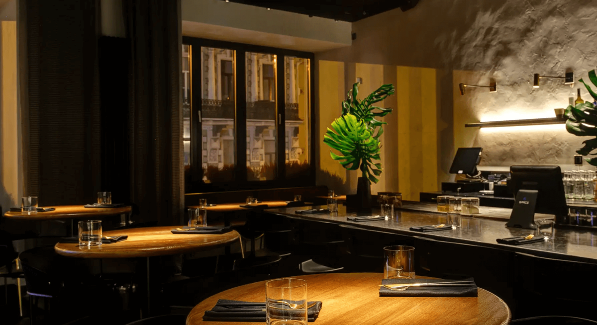 Бар тейбл, фото с сайта ресторана duoasia.ru