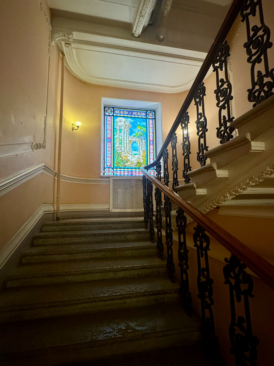 Duo Asia находится на втором этаже в БЦ по адресу ул. Рубинштейна, 20