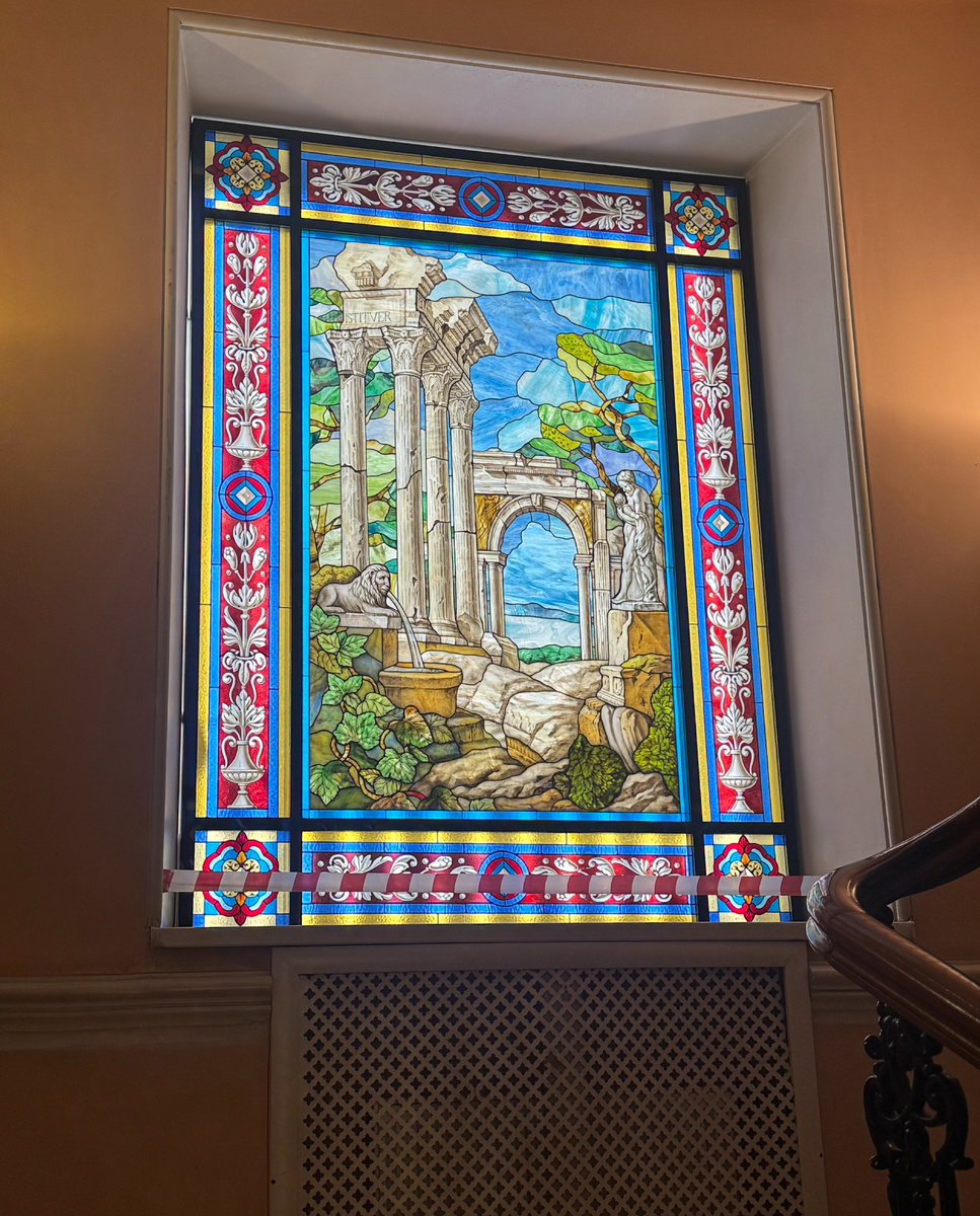 Duo Asia находится на втором этаже в БЦ по адресу ул. Рубинштейна, 20