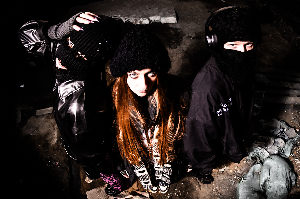 Холодно, надели шапки