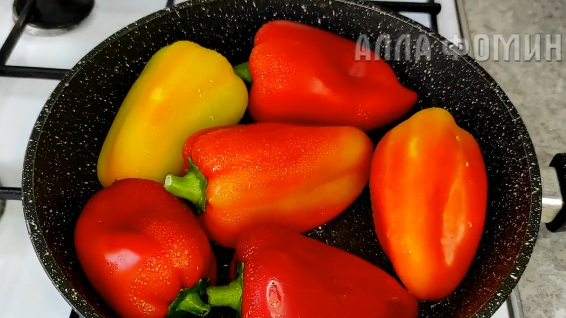 Жареный болгарский перец на зиму. Фото автора.