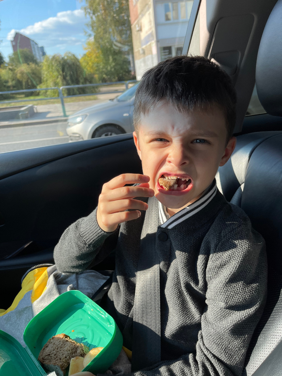 Не только шкаф, но закусочная перед занятиями 