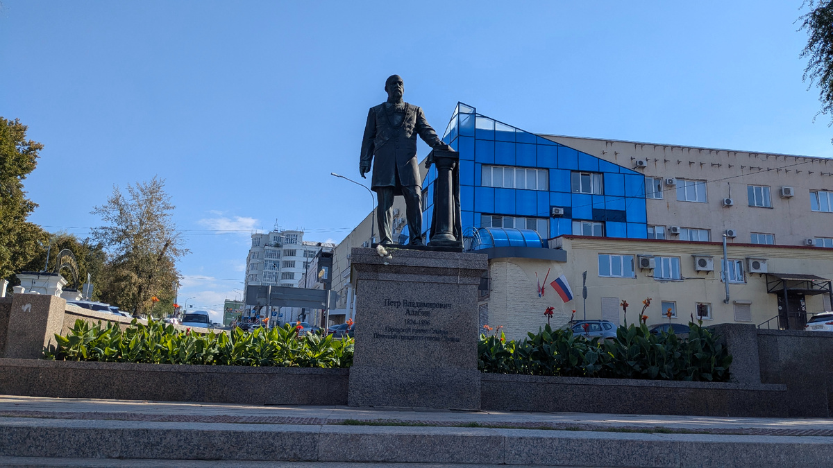 Памятник городскому голове Самары - П.В. Алабину. Фото из личного архива автора.