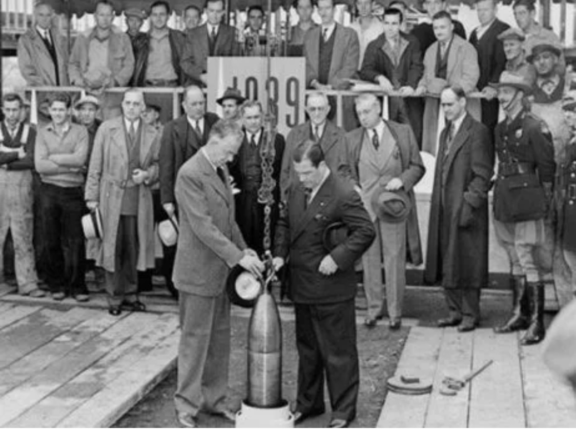 Исторический момент закладки капсулы. Фото из открытых источников