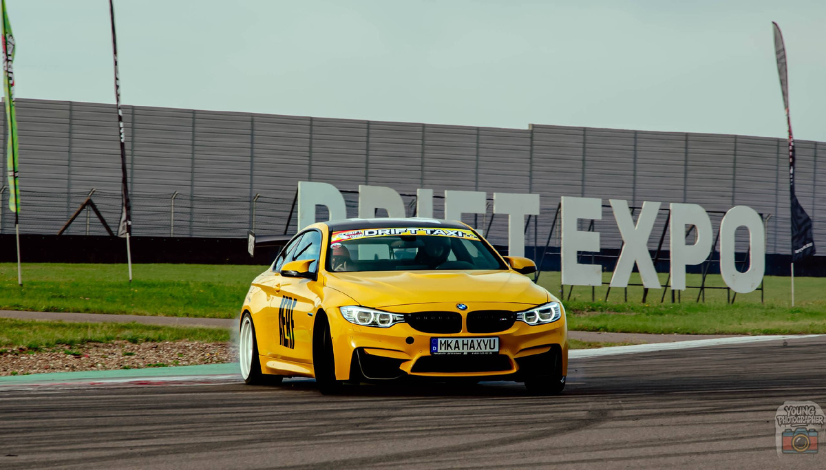 13-ого Сентября проходили свободные заезды на двух конфигурация трека Moscow Raceway,так же была зона выстовачных экспонатов,еще в зоне тех.парке были разные конкурсы и розыгрыши.