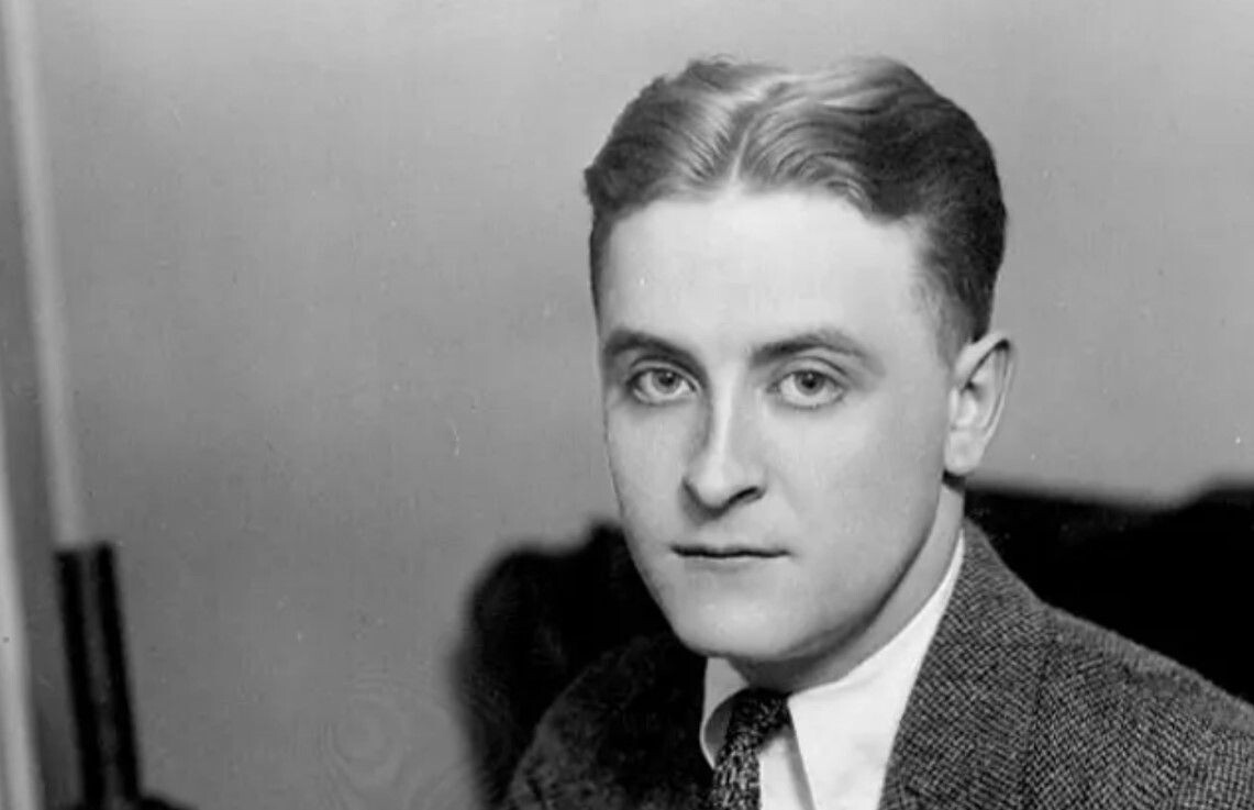 Ф. С. Фицджеральд. Источник фото: https://godliteratury.ru/articles/2023/09/24/sozdatel-veka-dzhaza-frensis-skott-ficdzherald