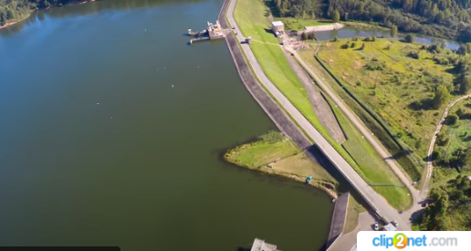 Именно отсюда начинается эта рукотворная водная гладь. Фото: архивное