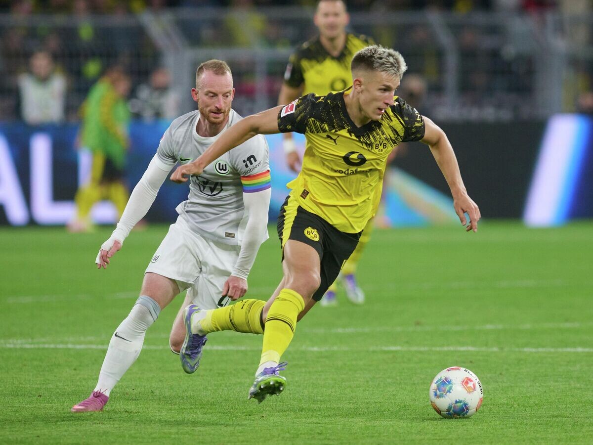    Эпизод матча "Боруссии" против "Вольфсбурга"© Getty Images / picture alliance