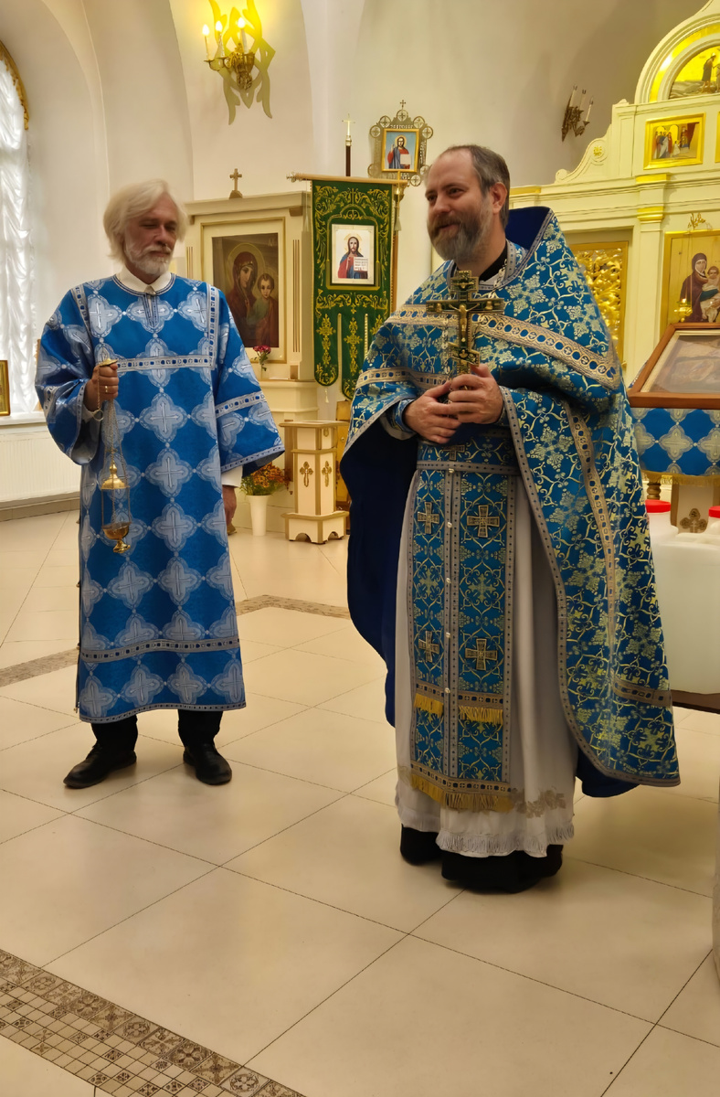 На Богородичный праздник в нашем храме.