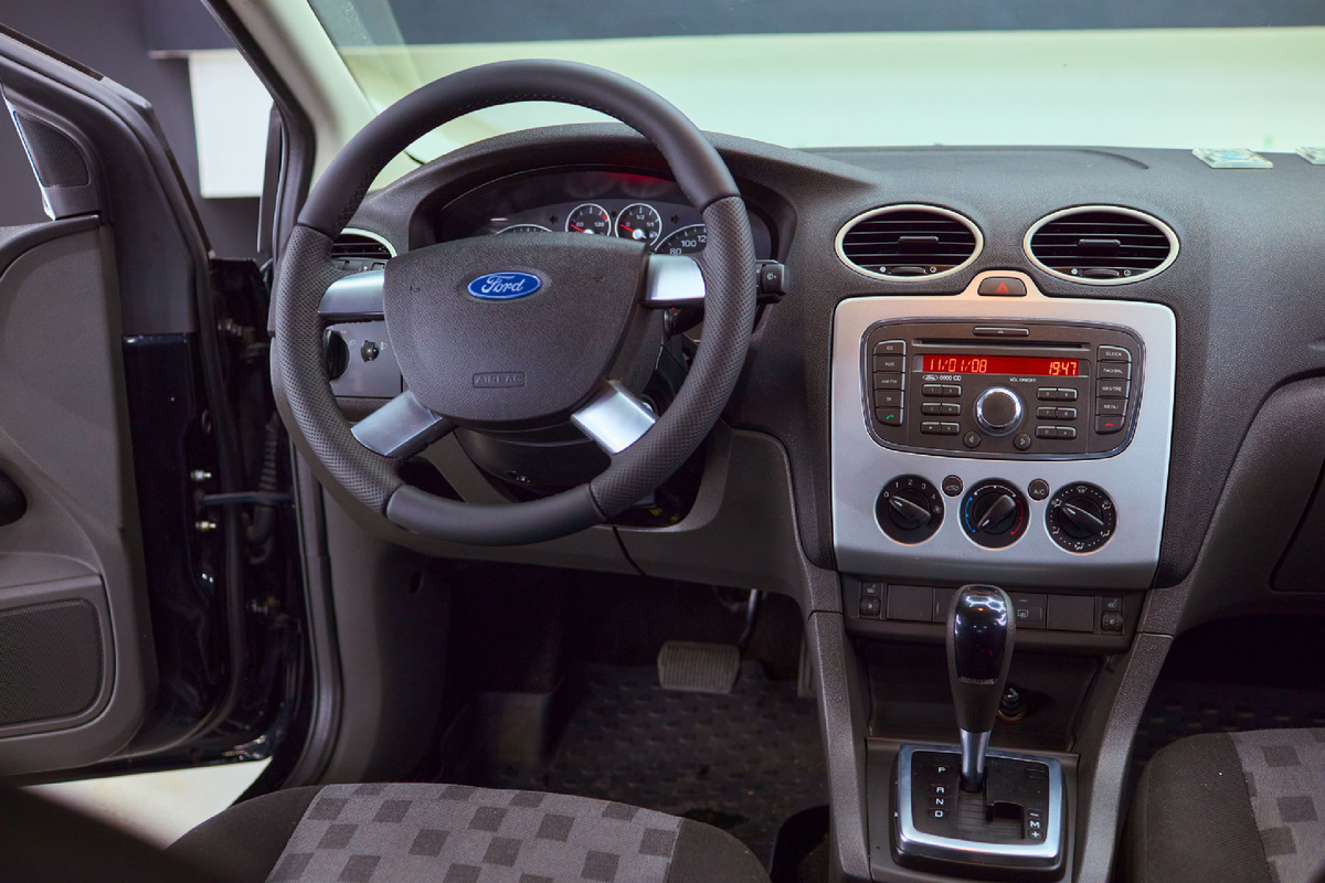 Источник фото: https://custom-heroes.ru/raboty/vid-uslugi/avtozvuk/ford-focus-2-i-ustanovka-multimedia-teyes-cc4-pro-s-akustikoy-blam/