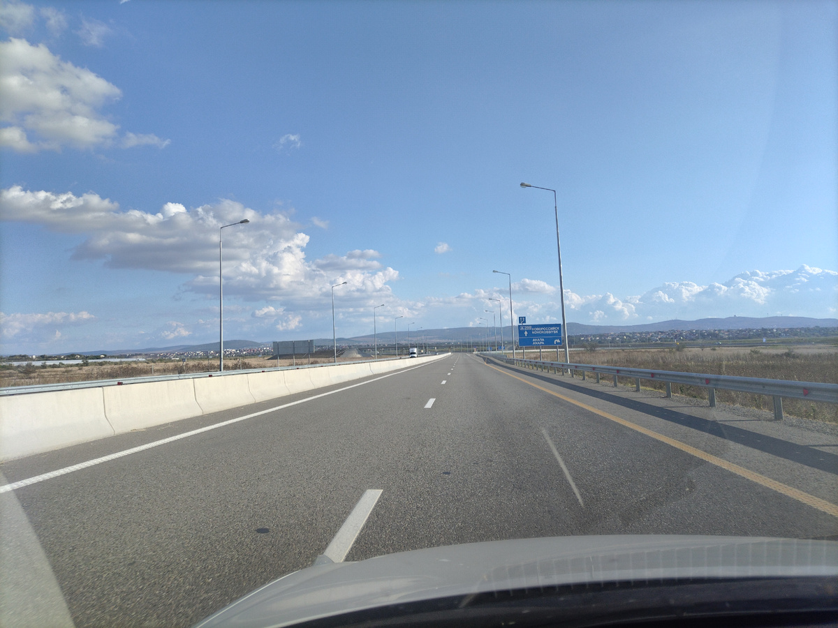 Такие хорошие дороги с прекрасными видами у меня в новом месте жительства 