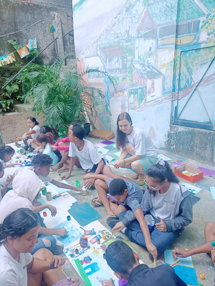 Урок рисования на английском и португальском языках