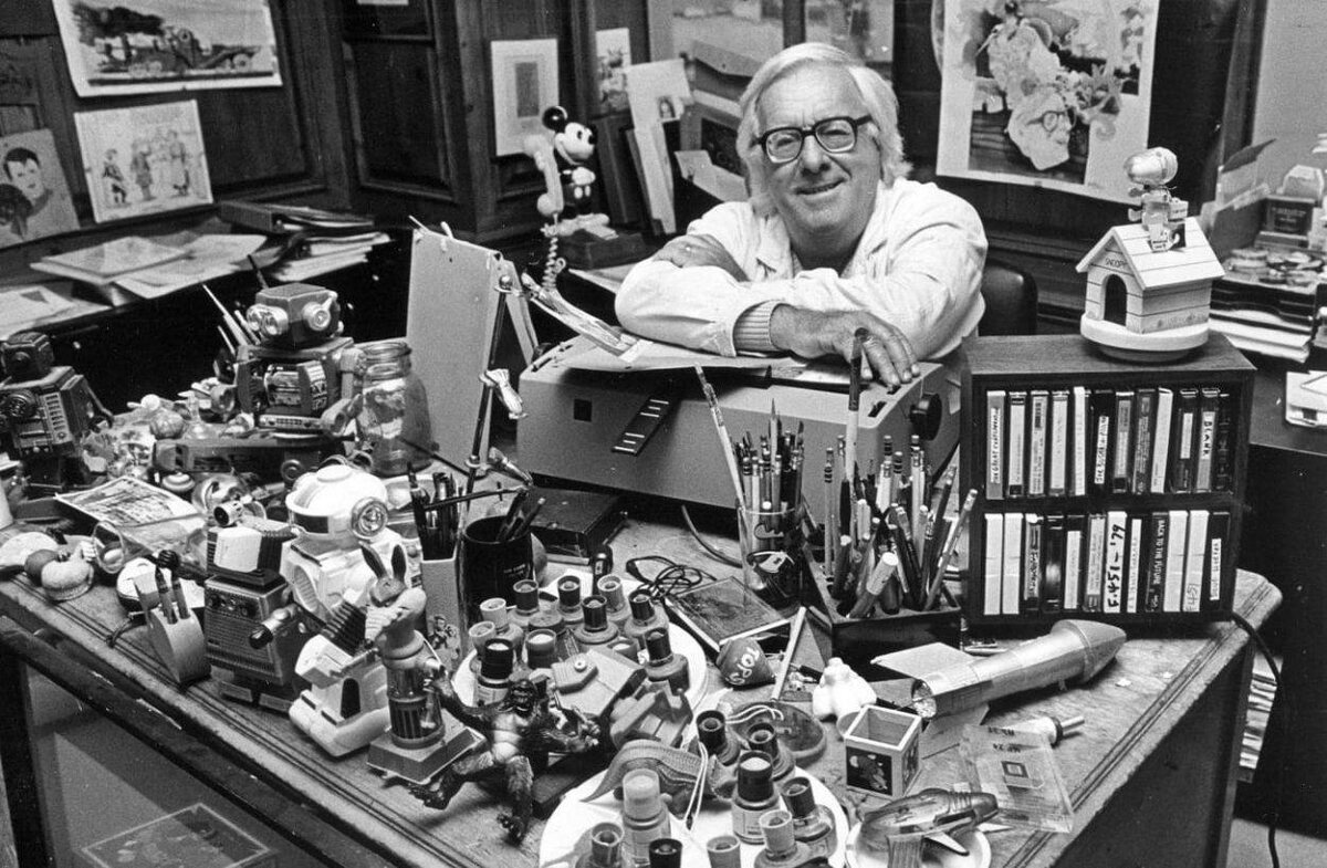 Рэй Бредбери за работой