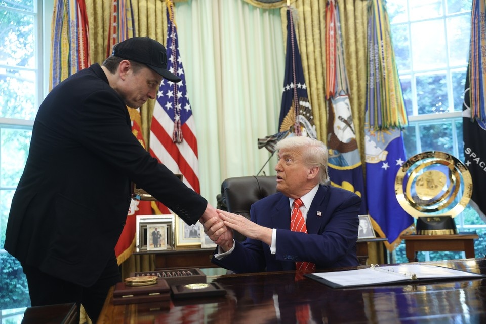    Daily Mail: На похоронах Кирка Трамп сказал Маску, что скучал по нему GLOBAL LOOK PRESS