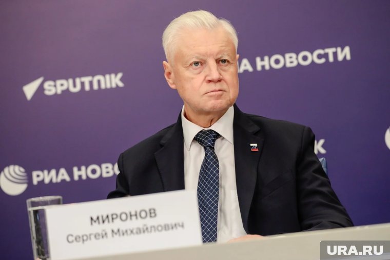    Миронов предложил ограничить зарплаты руководителей госучереждений