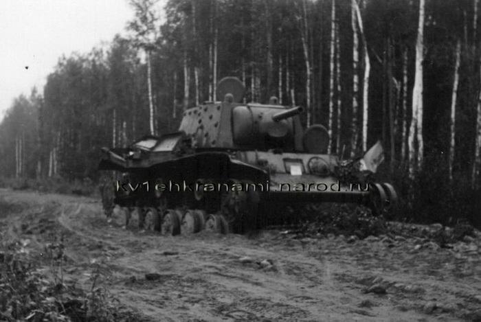 Экранированный танков КВ-1 выпуска июля 1941 года в из танкового батальона 191-й стрелковой дивизии (коллекция автора)