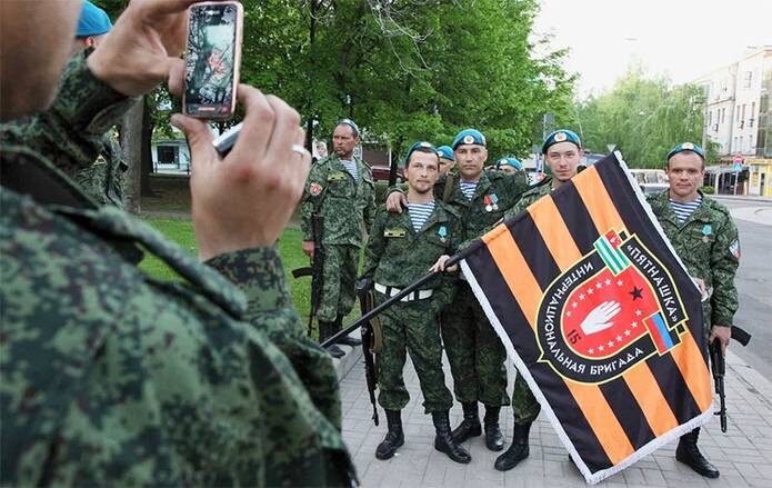    фото автора: Бойцы «Пятнашки» во время подготовки к параду Победы в Донецкой Народной Республике, 2015 год