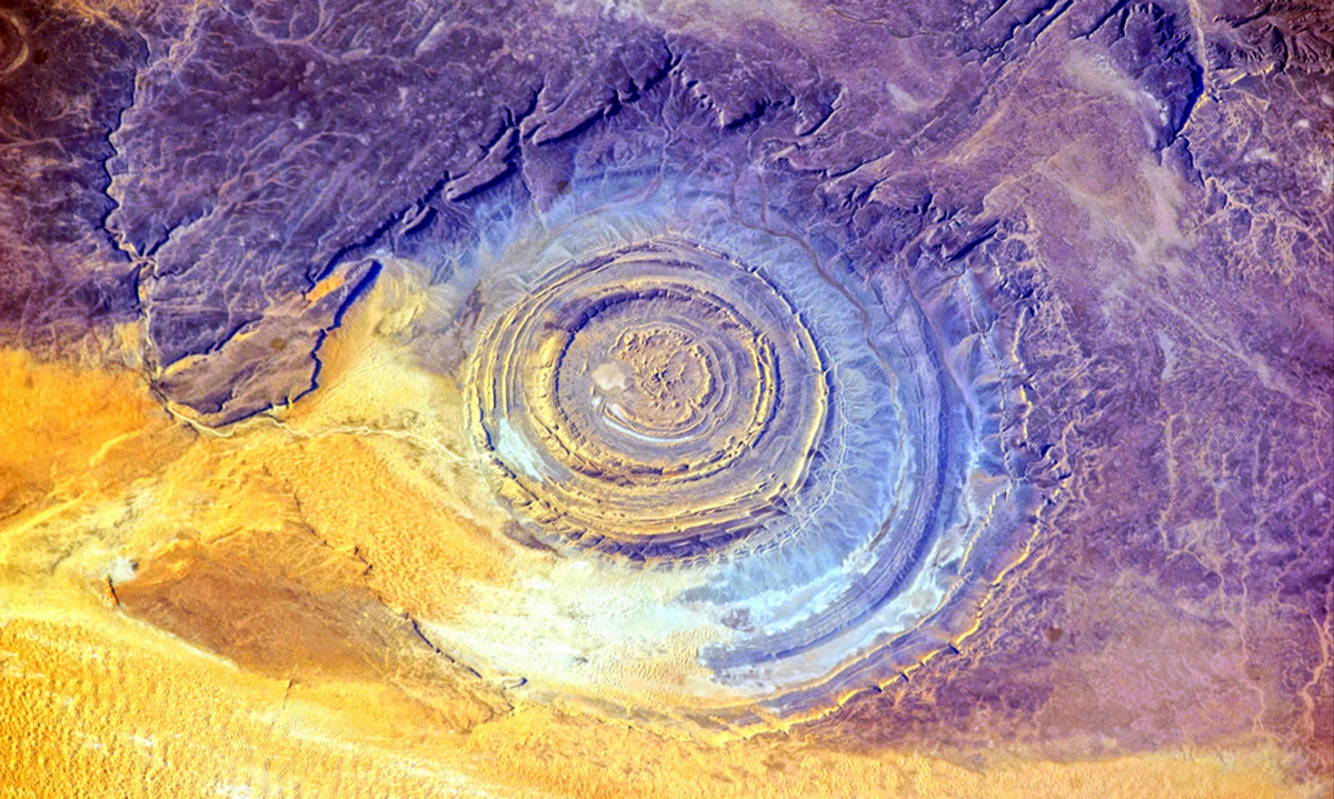 Этот след — структура диаметром 50 километров, видимая как идеальные концентрические круги