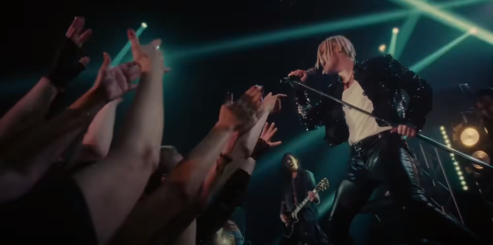    SHAMAN в клипе "Я русский". Источник: Скрин с видео