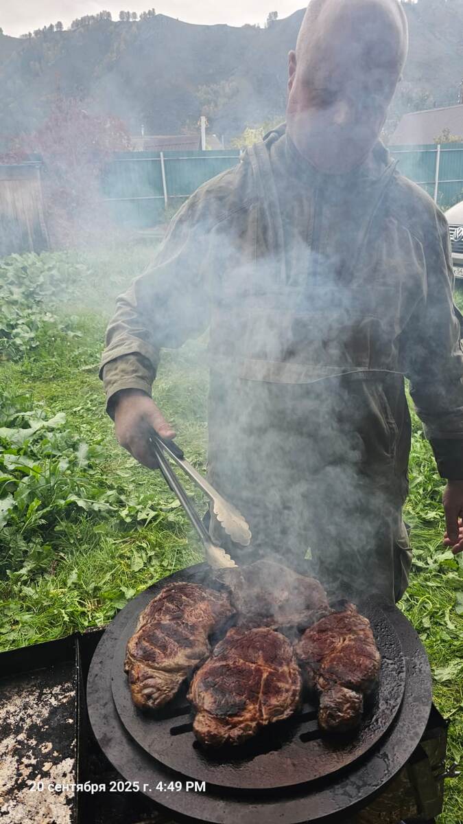 Вот как можно готовить стейки по-Аргентински на мангале Мобиба!