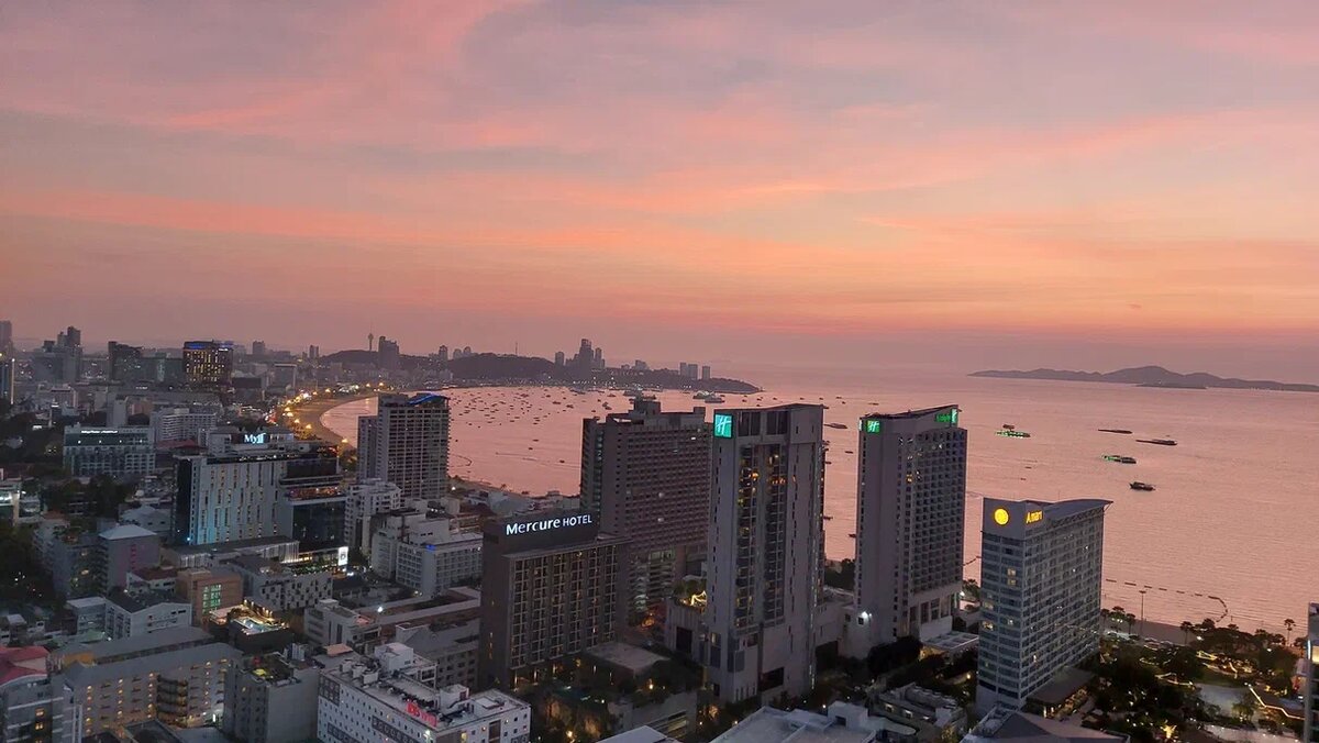 Фото автора. Паттайя, Таиланд. Вид на Центральную набережную