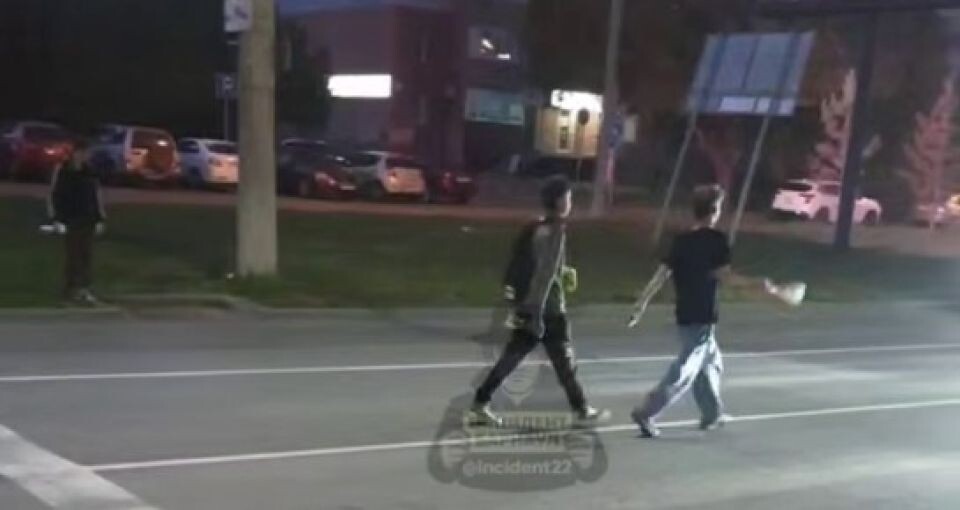    Дети на дороге. Источник: t.me/incident22