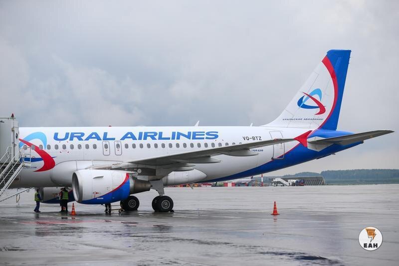    Самолет авиакомпании «Уральские авиалинии»