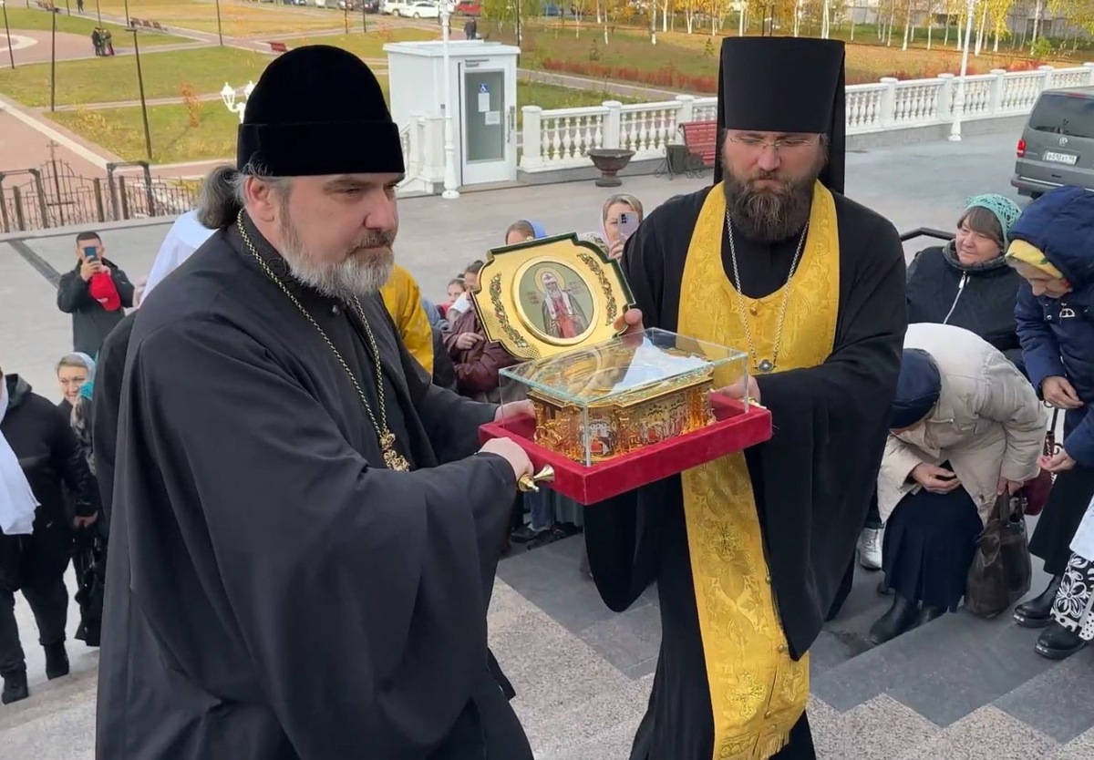    В Сургут прибыл ковчег с мощами святителя Тихона, патриарха Московского и всея России