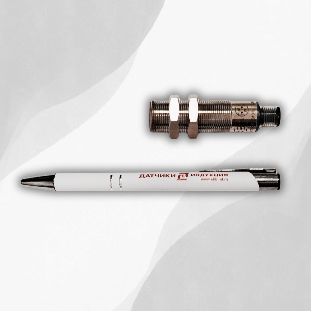 Датчик в сравнении с авторучкой. Длина датчика составляет 69мм.