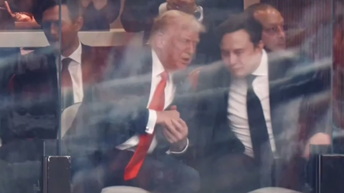 Дрнальд Трамп и Илон Маск на поминальной службе. Фото из открытых источников.