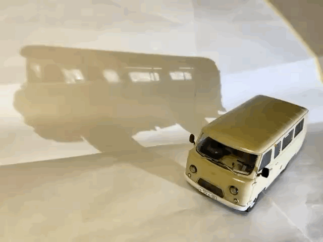 Стендовая модель УАЗ-3909 "Буханка" в масштабе 1/35. Производитель "Звезда". Фото из личного архива автора © 2025 год. 