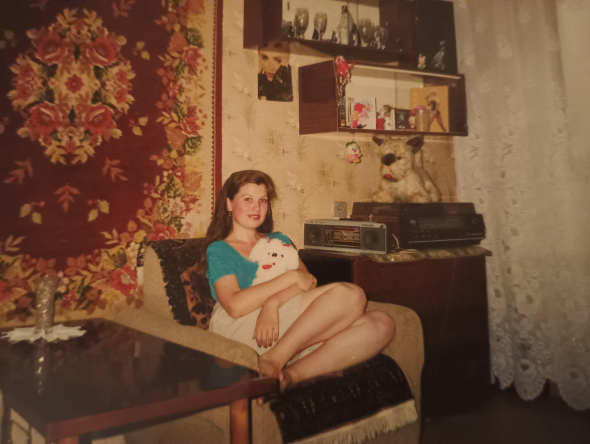 Я в этой квартире. Мне уже 20. 