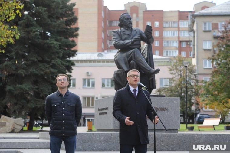    Приветственную речь произнесли Сергей Безруков и Алексей Текслер Вадим Ахметов © URA.RU