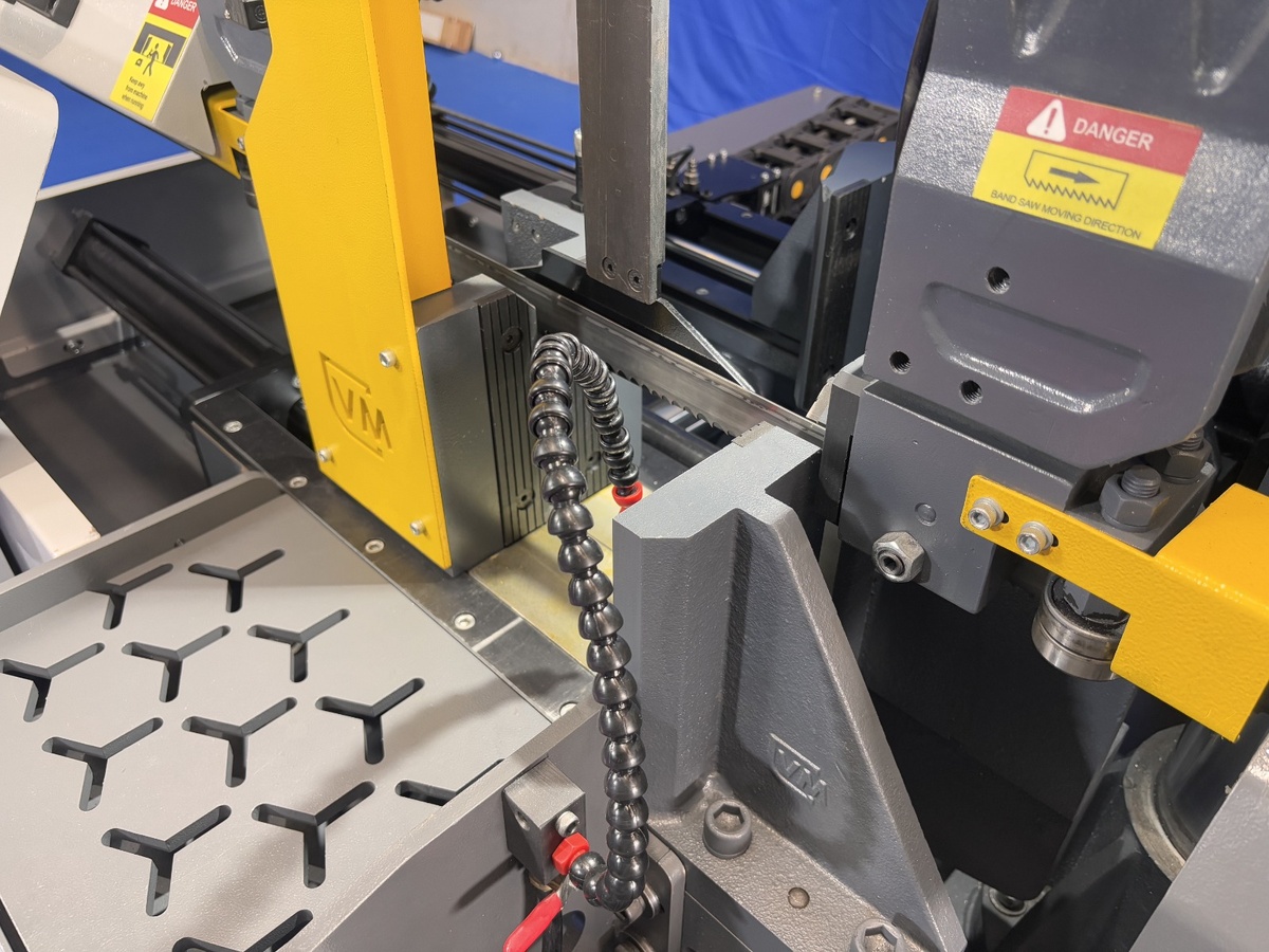 Ленточнопильный станок Vikrant CNC