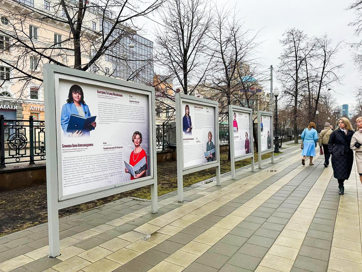 Наша Аллея. Фото не моё - я не предполагала такое развитие истории и не догадалась сфотографировать стенд, о котором идет речь...