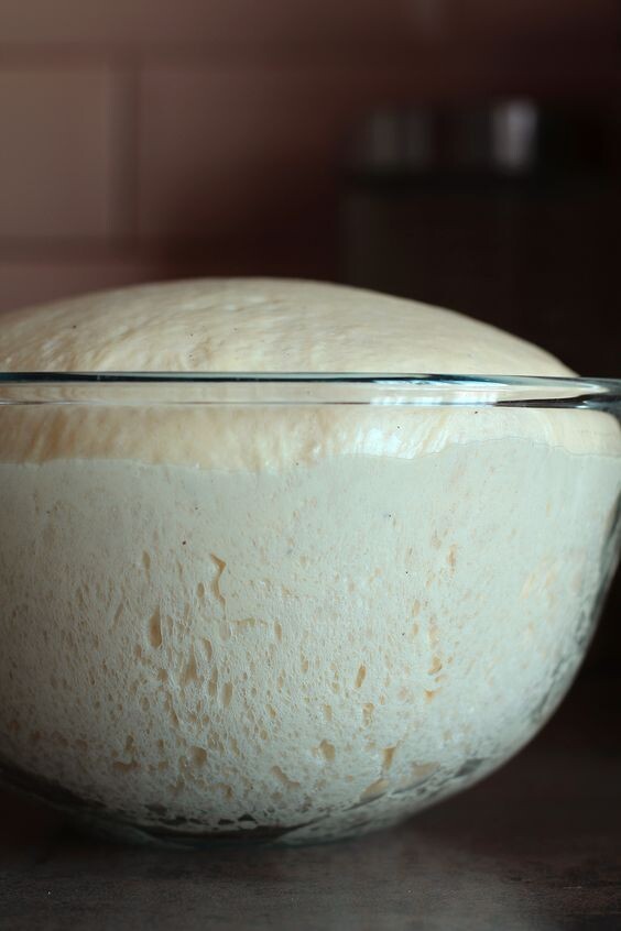 Тесто на хмелевой закваске прекрасно поднимается и выпечка получается пышной