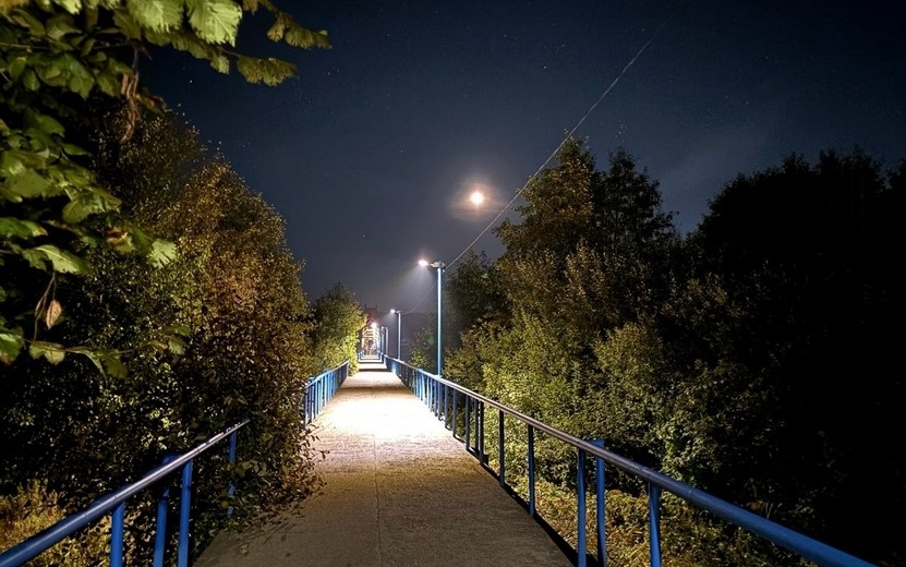    Фотофакт: фонари загорелись на мосту через пруд на Воложке в Ижевске